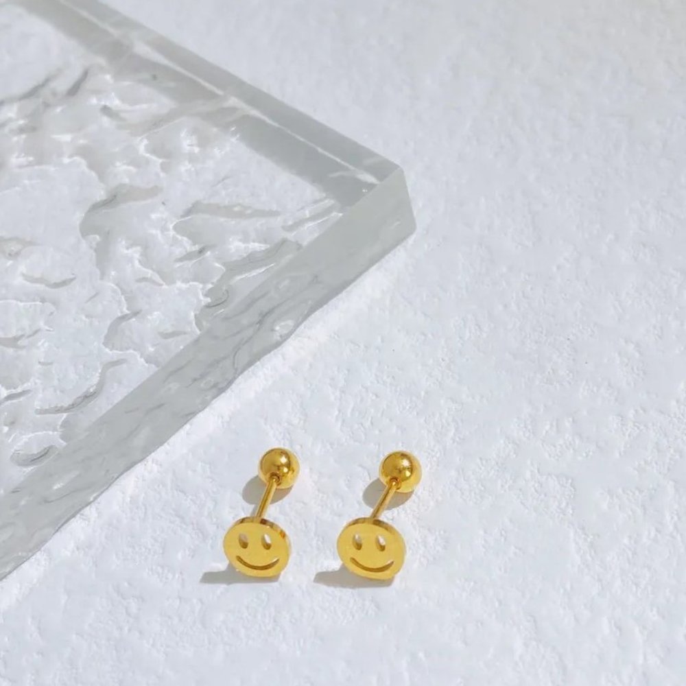 Cute Mini Gold Smiley Face Unisex Titanium Steel Screw Back Stud Earrings NEW